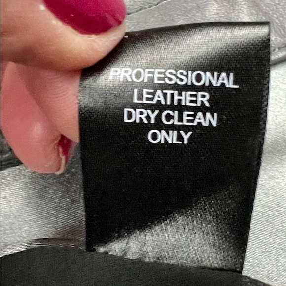 Stella Carakasi Asymmetrical Cut Away Leather Zip Vest Size Medium NEW - Picture 7 of 15